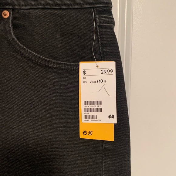 H&M Black high waisted black denim shorts - Picture 2 of 4